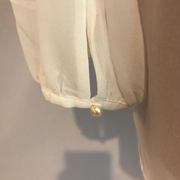 White House Black Market Sheer Cream Ruffle Blouse Women Size Small Pearl Button - Picture 7 of 10